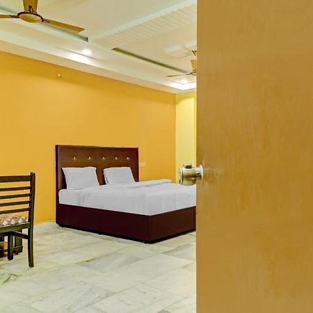 Oyo 81589 Aruna Dwraka Homes Hyderabad Ngoại thất bức ảnh