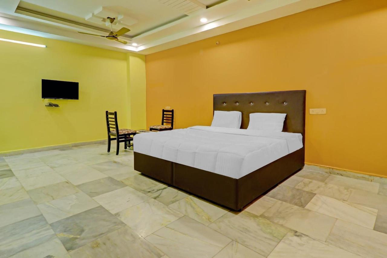 Oyo 81589 Aruna Dwraka Homes Hyderabad Ngoại thất bức ảnh