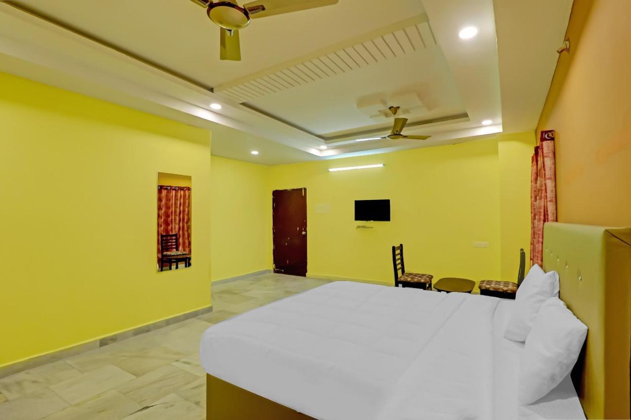 Oyo 81589 Aruna Dwraka Homes Hyderabad Ngoại thất bức ảnh