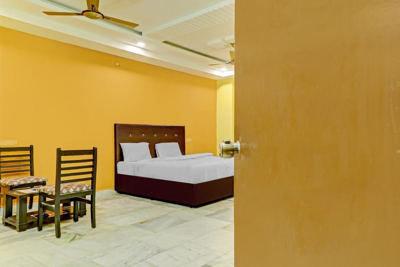 Oyo 81589 Aruna Dwraka Homes Hyderabad Ngoại thất bức ảnh