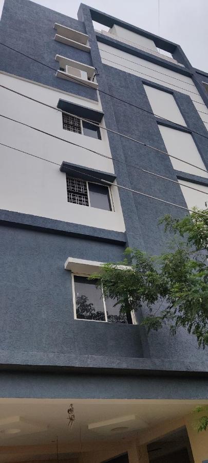 Oyo 81589 Aruna Dwraka Homes Hyderabad Ngoại thất bức ảnh
