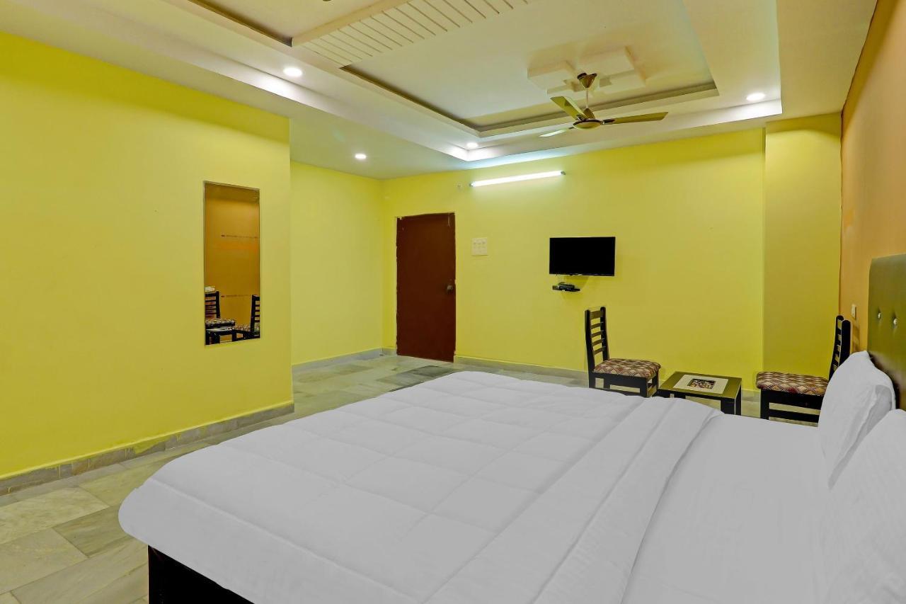 Oyo 81589 Aruna Dwraka Homes Hyderabad Ngoại thất bức ảnh