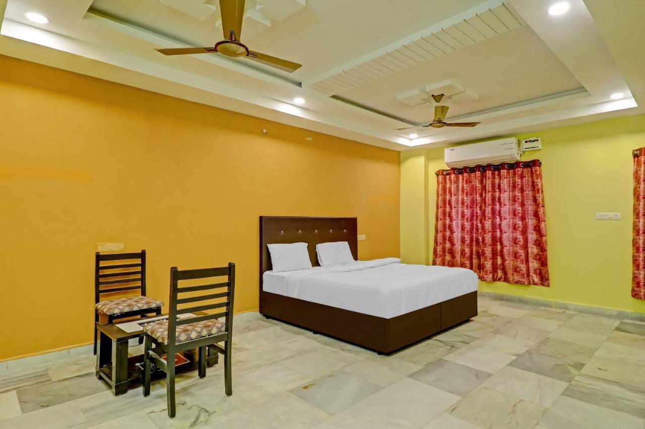 Oyo 81589 Aruna Dwraka Homes Hyderabad Ngoại thất bức ảnh