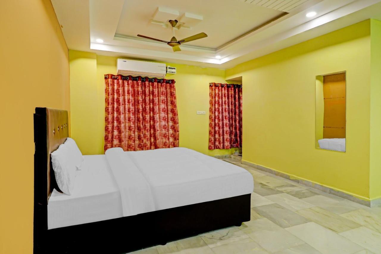 Oyo 81589 Aruna Dwraka Homes Hyderabad Ngoại thất bức ảnh