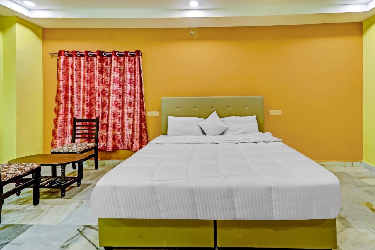 Oyo 81589 Aruna Dwraka Homes Hyderabad Ngoại thất bức ảnh